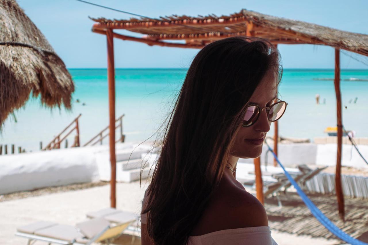 Golden Paradise Beachfront Isla Holbox Exterior photo