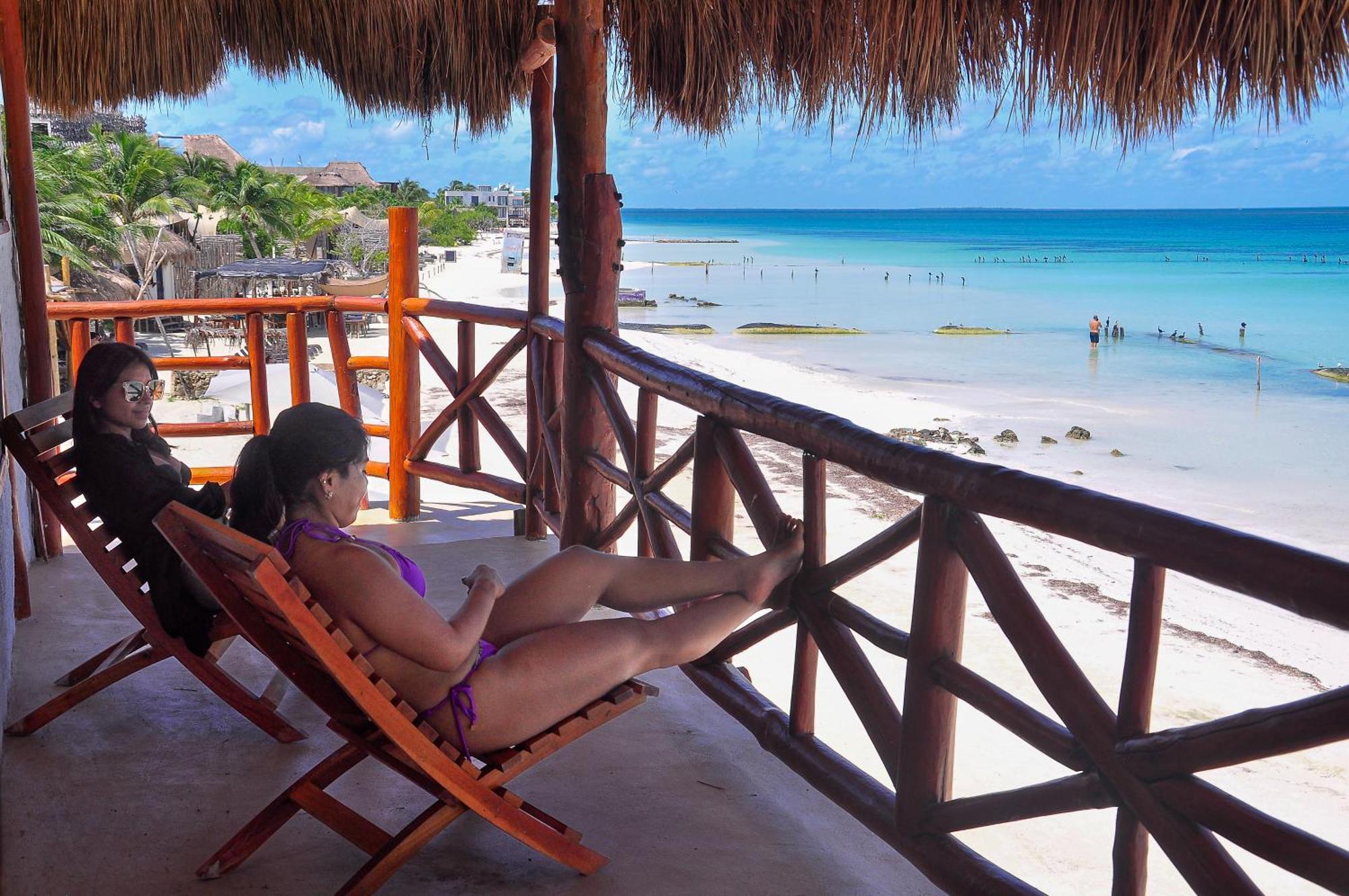 Golden Paradise Beachfront Isla Holbox Exterior photo